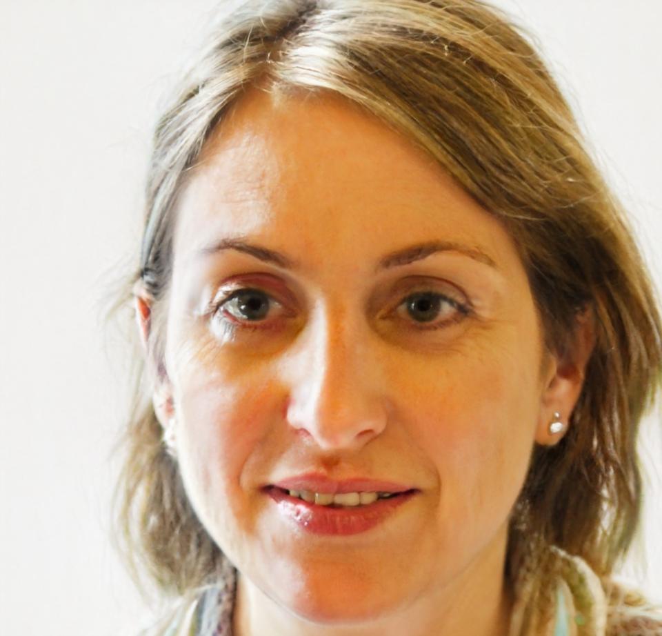 Freya Mitchell, Senior Financial Strategy Consultant